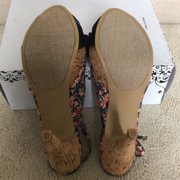 Rampage Navy Floral Platform Heels - Picture 4 of 8